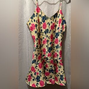 Super cute dress very clean,